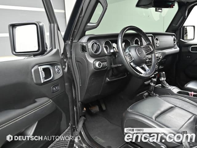 Jeep Wrangler 2021 — Фото 11/13