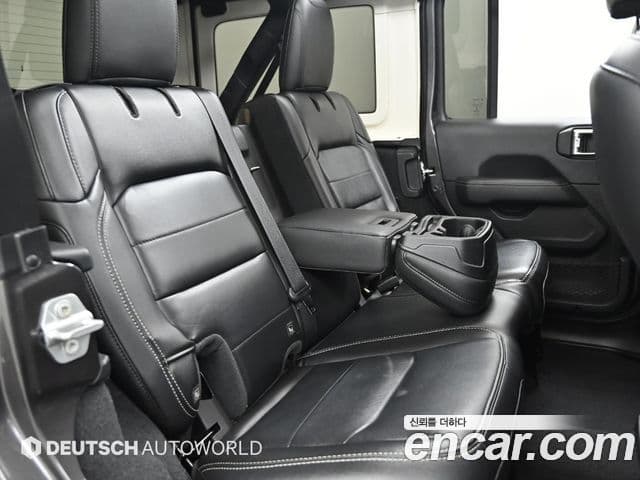 Jeep Wrangler 2021 — Фото 12/13