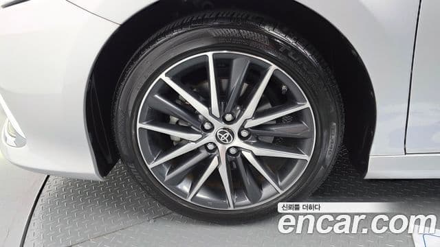 Toyota Camry 2023 — ფოტო 3/32