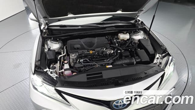 Toyota Camry 2023 — ფოტო 27/32