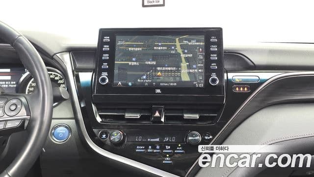 Toyota Camry 2023 — ფოტო 11/32