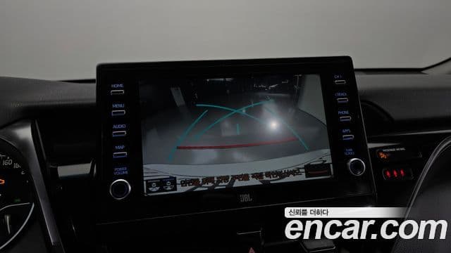 Toyota Camry 2023 — ფოტო 18/32