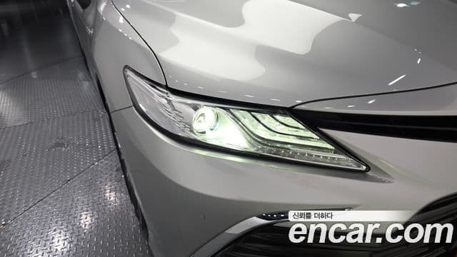 Toyota Camry 2023 — ფოტო 32/32