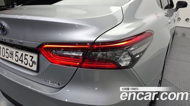 Toyota Camry 2023 — ფოტო 9/32