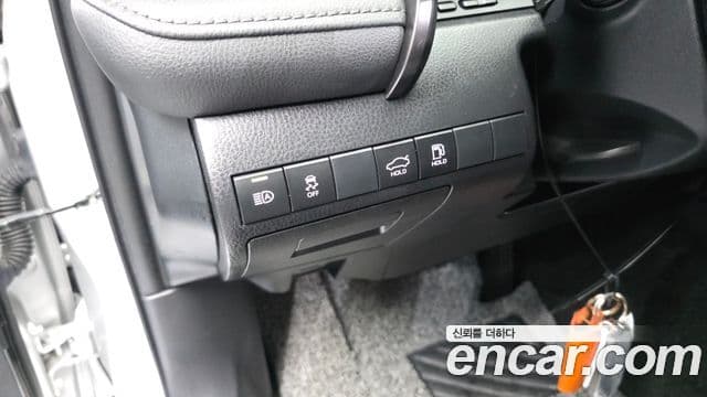 Toyota Camry 2023 — ფოტო 14/32
