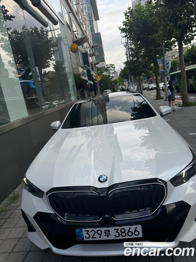 BMW 5 Series 2025 — Фото 1/7