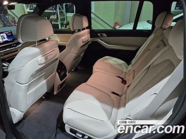 BMW X7 2025 — Photo 9/19