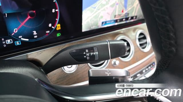 Mercedes-Benz E-Class 2021 — Şəkil 26/32