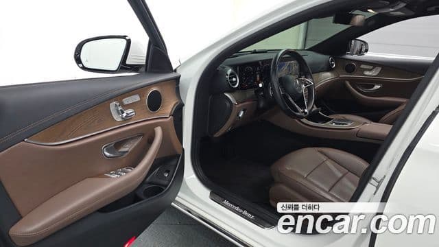 Mercedes-Benz E-Class 2021 — Şəkil 11/32