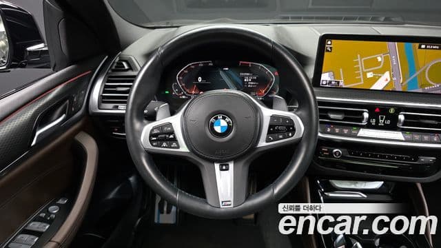 BMW X4 2023 — Photo 25/32