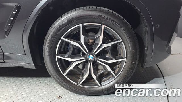 BMW X4 2023 — Photo 8/32