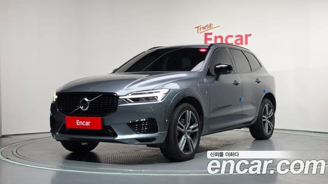 Volvo XC60 2021 — Фото 1/20