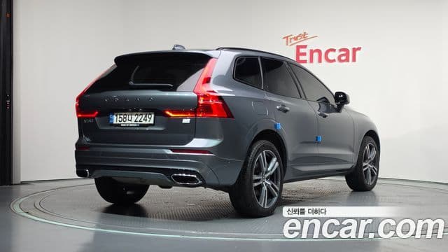 Volvo XC60 2021 — Фото 2/20