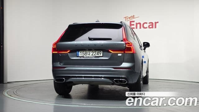 Volvo XC60 2021 — Фото 4/20