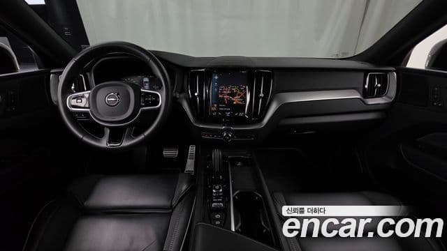 Volvo XC60 2021 — Фото 7/20
