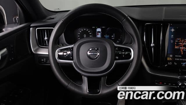 Volvo XC60 2021 — Фото 13/20