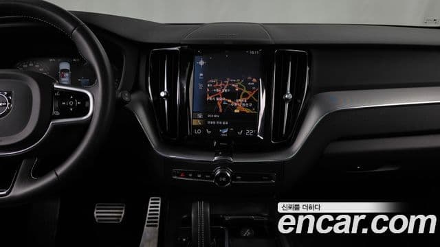 Volvo XC60 2021 — Фото 14/20