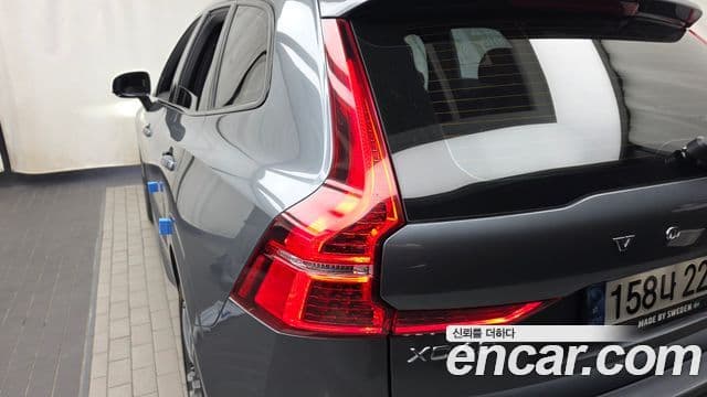 Volvo XC60 2021 — Şəkil 28/36