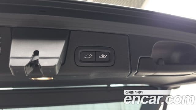 Volvo XC60 2021 — Şəkil 30/36
