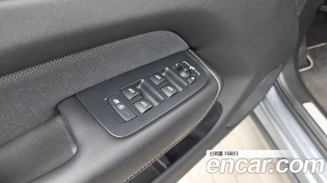 Volvo XC60 2021 — Şəkil 33/36