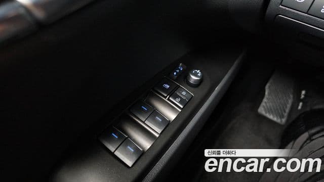 Toyota Camry 2024 — Photo 8/31