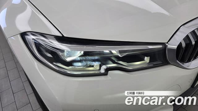 BMW 3 Series 2019 — Şəkil 31/32