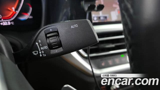 BMW 3 Series 2019 — Şəkil 23/32