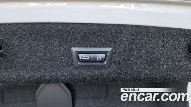 BMW 3 Series 2019 — Şəkil 13/32
