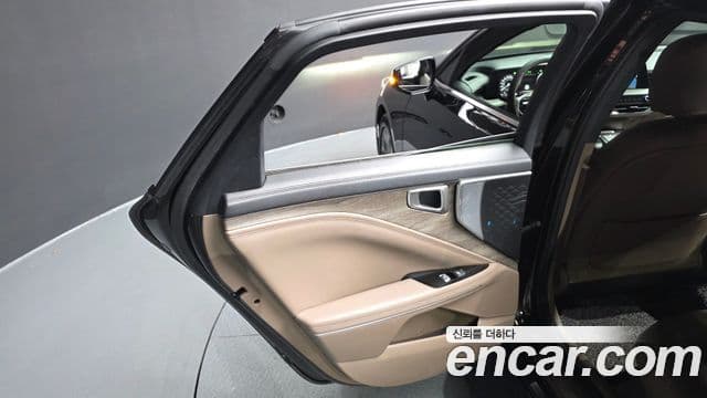 Kia K8 2022 — Photo 10/38