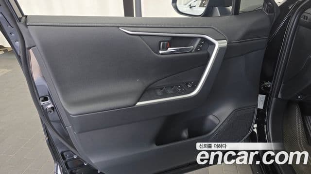 Toyota RAV4 2024 — Şəkil 17/33