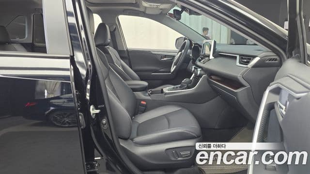 Toyota RAV4 2024 — Şəkil 12/33