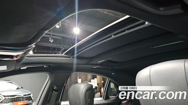 Mercedes-Benz S-Class 2021 — Photo 11/35
