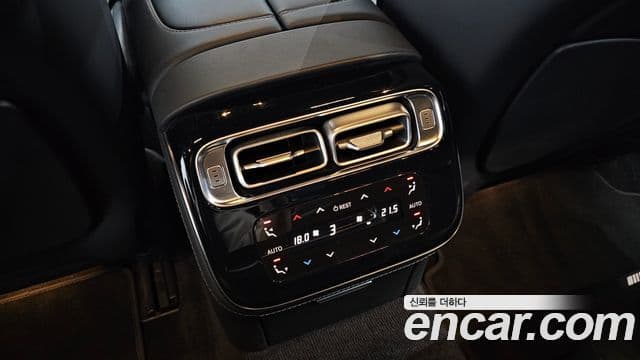 Mercedes-Benz S-Class 2021 — Photo 12/35