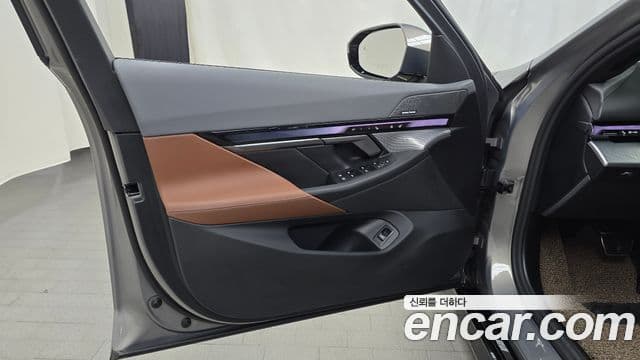 BMW 5 Series 2025 — ფოტო 27/32
