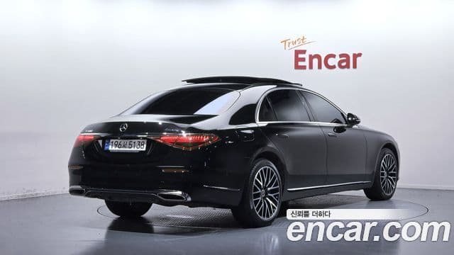 Mercedes-Benz S-Class 2023 — Photo 18/31