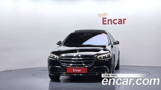 Mercedes-Benz S-Class 2023 — Photo 25/31