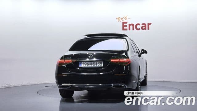 Mercedes-Benz S-Class 2023 — Photo 10/31