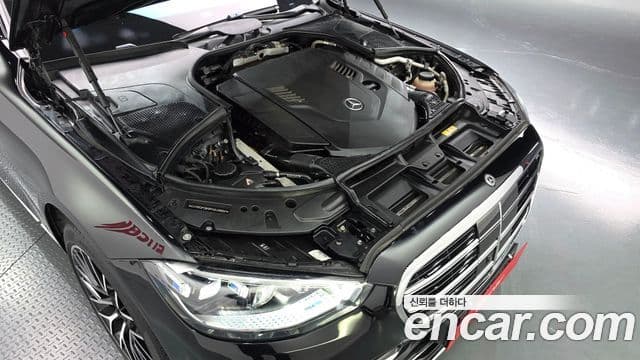 Mercedes-Benz S-Class 2023 — Photo 2/31