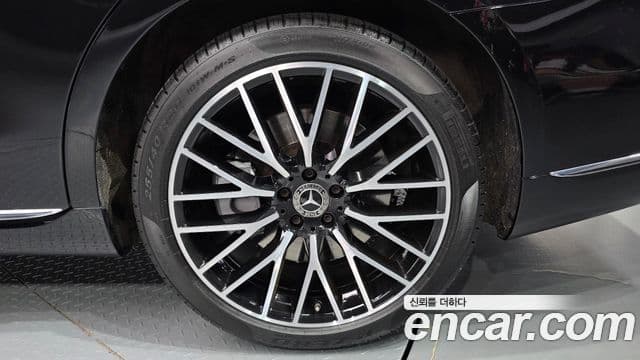 Mercedes-Benz S-Class 2023 — Photo 17/31