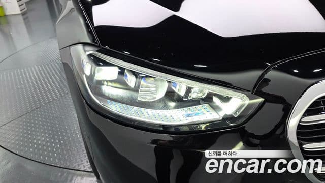 Mercedes-Benz S-Class 2023 — Photo 5/31