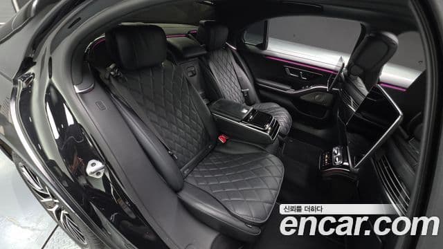 Mercedes-Benz S-Class 2023 — Photo 24/31