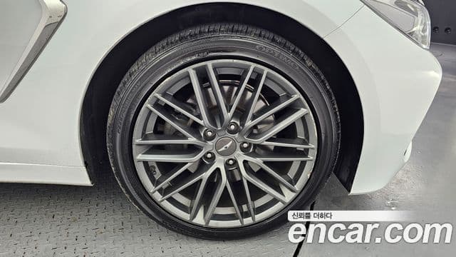 Genesis G70 2018 — ფოტო 19/30