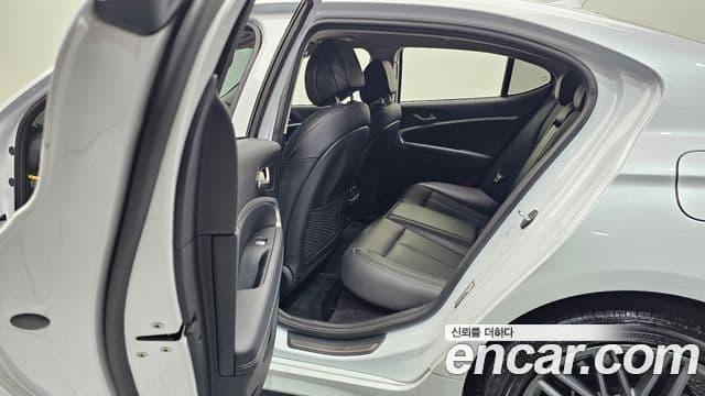 Genesis G70 2018 — ფოტო 28/30