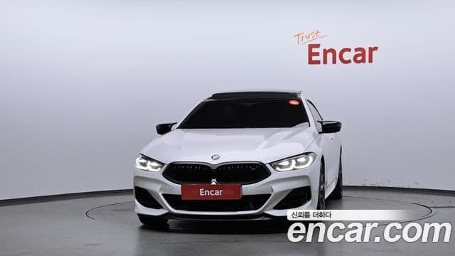 BMW 8 Series 2025 — Photo 12/20
