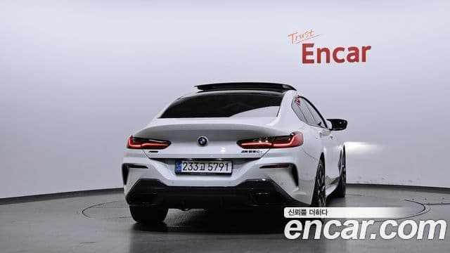 BMW 8 Series 2025 — Photo 16/20