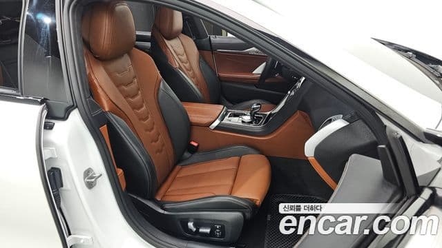 BMW 8 Series 2025 — Photo 13/20