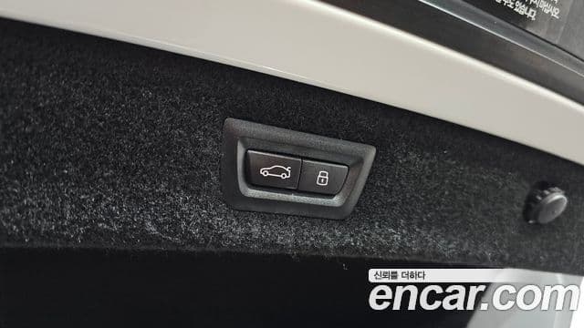 BMW 8 Series 2025 — Photo 18/20