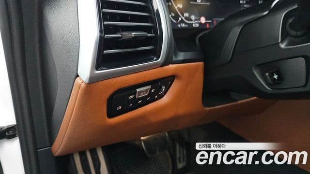 BMW 8 Series 2025 — Photo 15/20