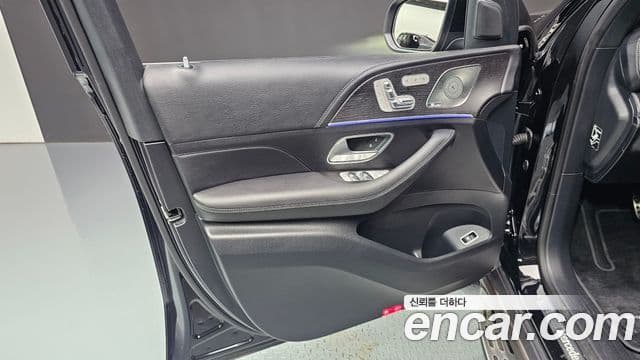 Mercedes-Benz GLS-Class 2025 — Photo 8/32