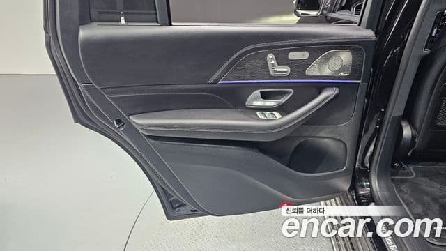 Mercedes-Benz GLS-Class 2025 — Photo 24/32